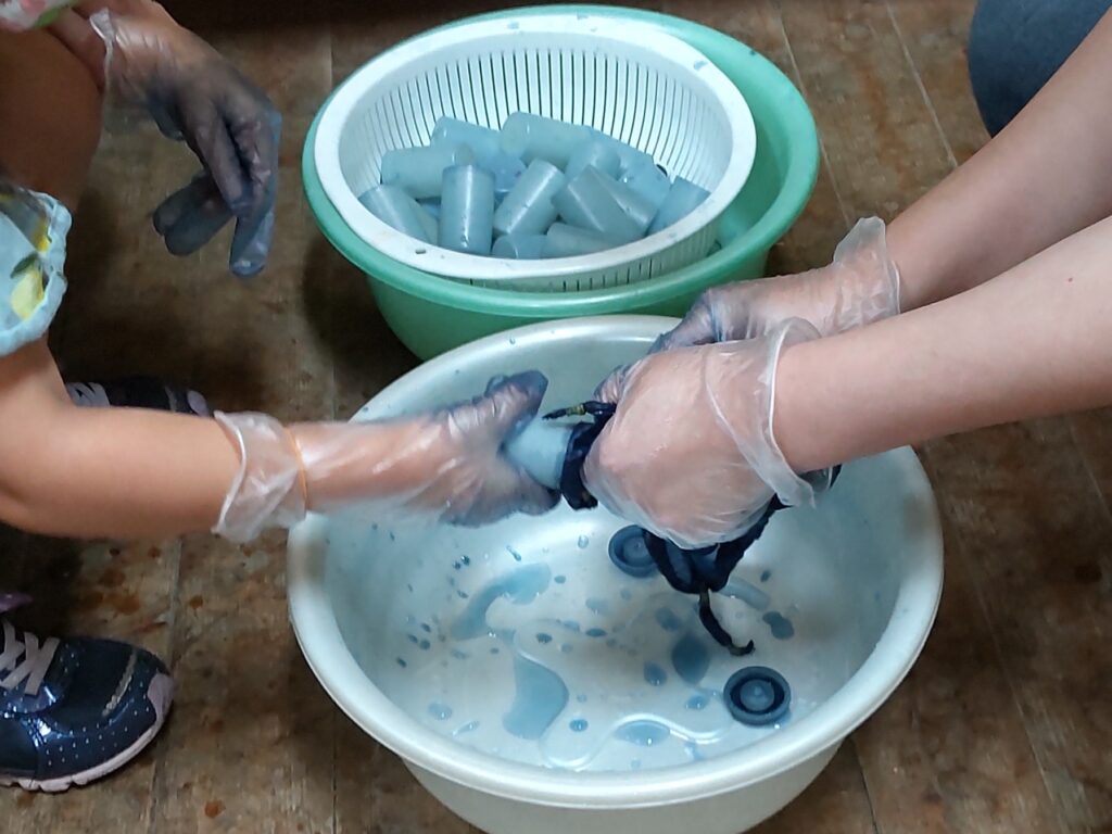 a mother and a child removing the film case in Chogen no Sato Village