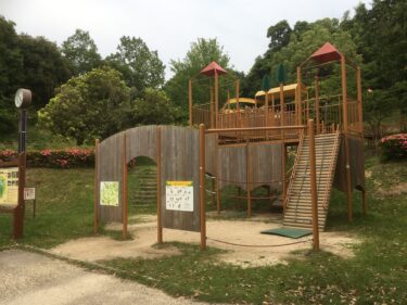 【江汐（えじお）公園】ツツジやアジサイが咲く遊具で遊べる大きな公園【山口県山陽小野田市】