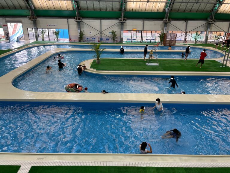 くだまつ健康パークの流れるプール