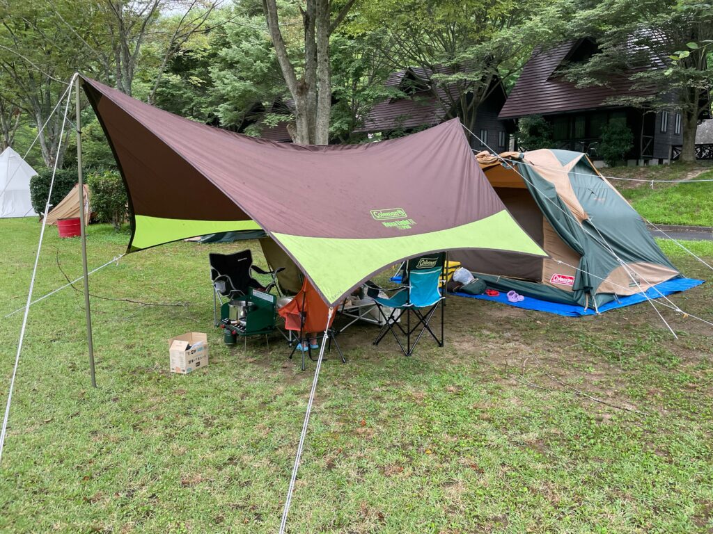 ふれあいパーク大原湖のオートサイトでテントとタープをレンタルしてたてました。