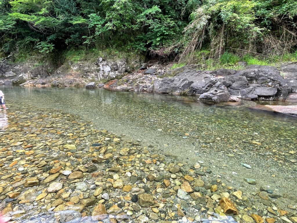 ふれあいパーク大原湖のオートサイト横の川