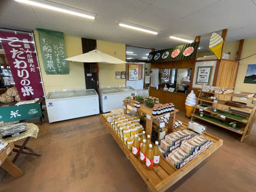 船方農場のファームSHOP（売店）の店内