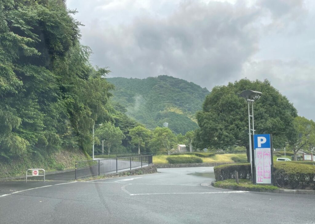 萩市の夏みかんランドの駐車場入口