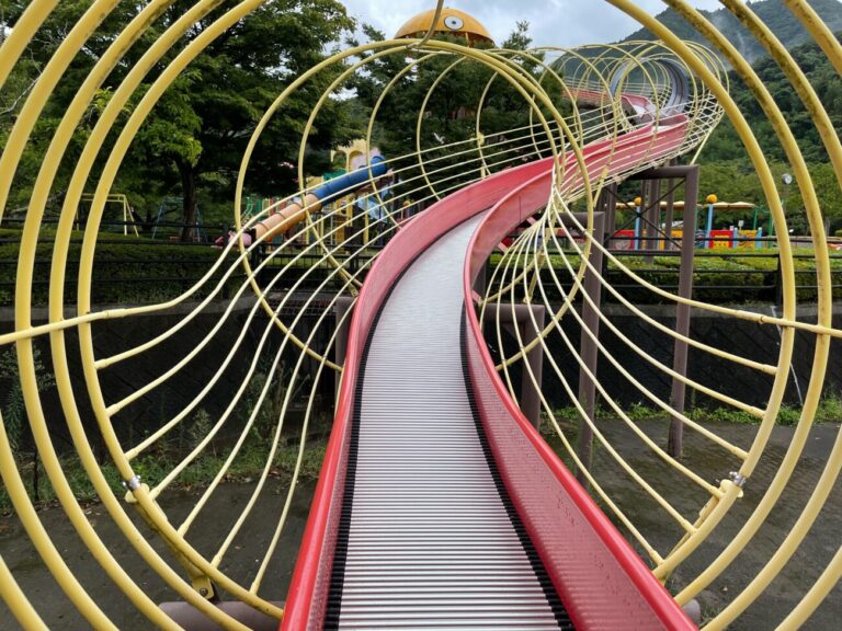 萩市の夏みかんランドのローラー滑り台