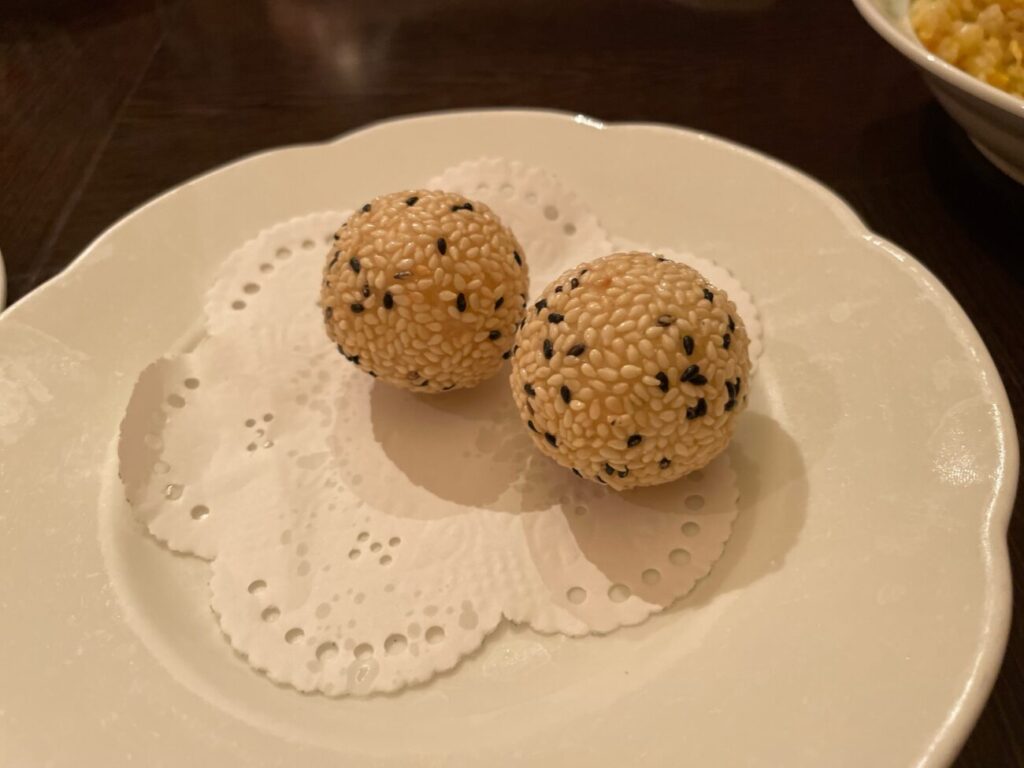 隨園（ずいえん）のごま団子