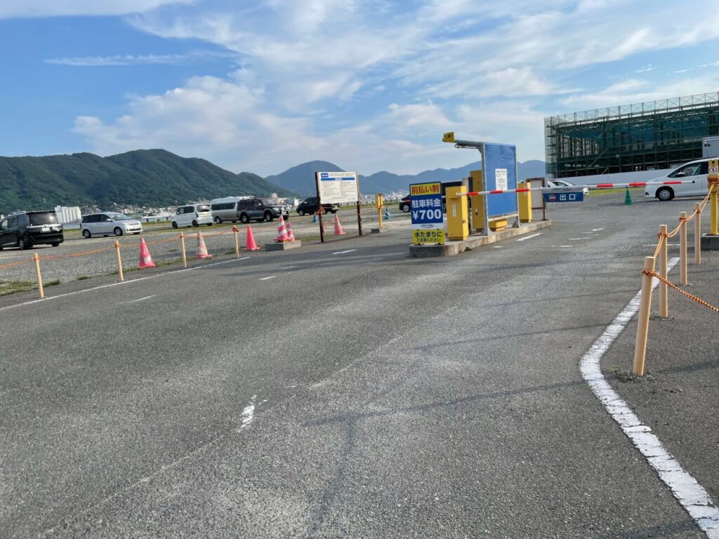 はい！からっと横丁の横の駐車場