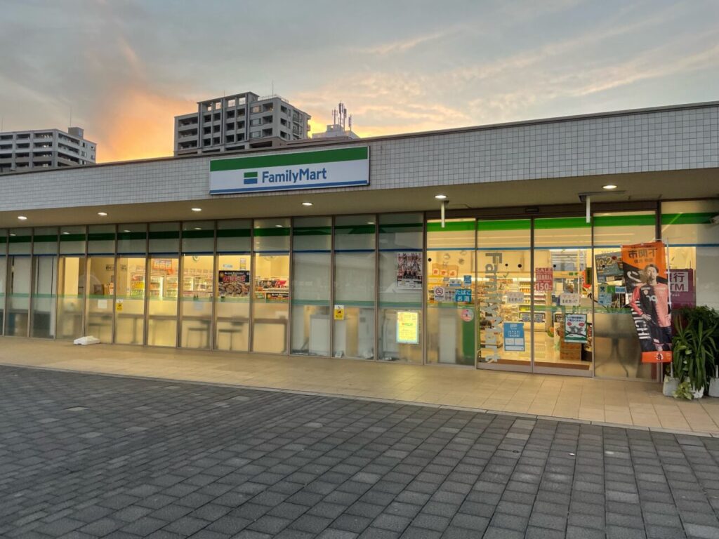 はい！からっと横丁近くのコンビニ