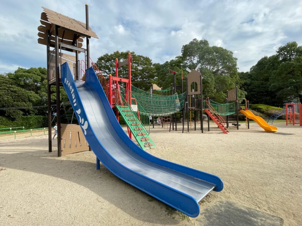 永源山公園の遊具