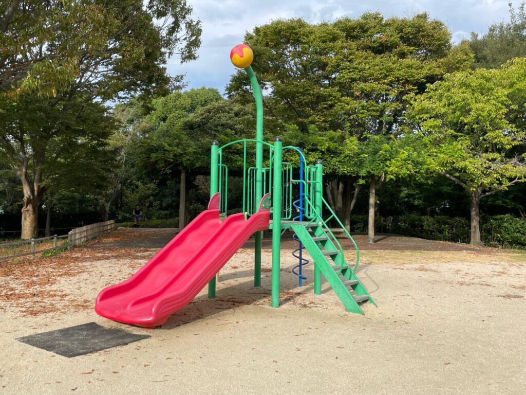 永源山公園の小さい滑り台