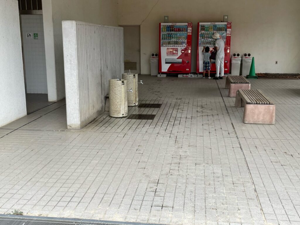 永源山公園のトイレと手洗い場