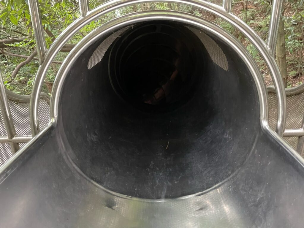 永源山公園の長いすべり台