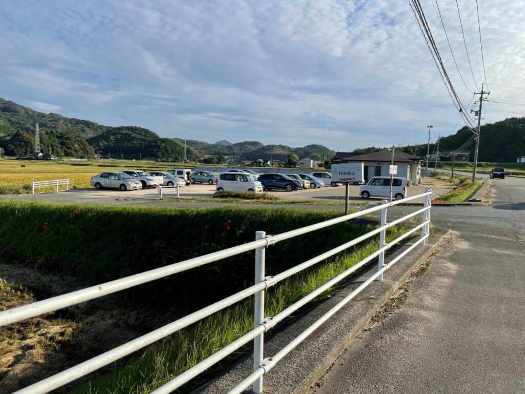 鰐鳴八幡宮の臨時駐車場