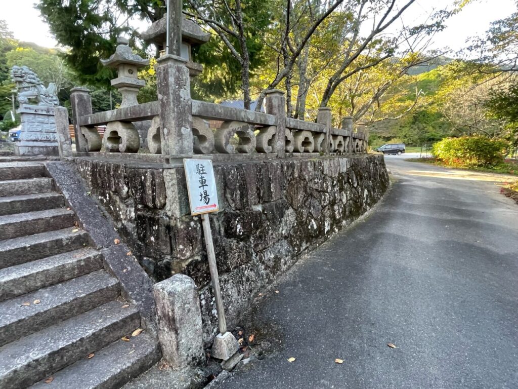 鰐鳴八幡宮の駐車場