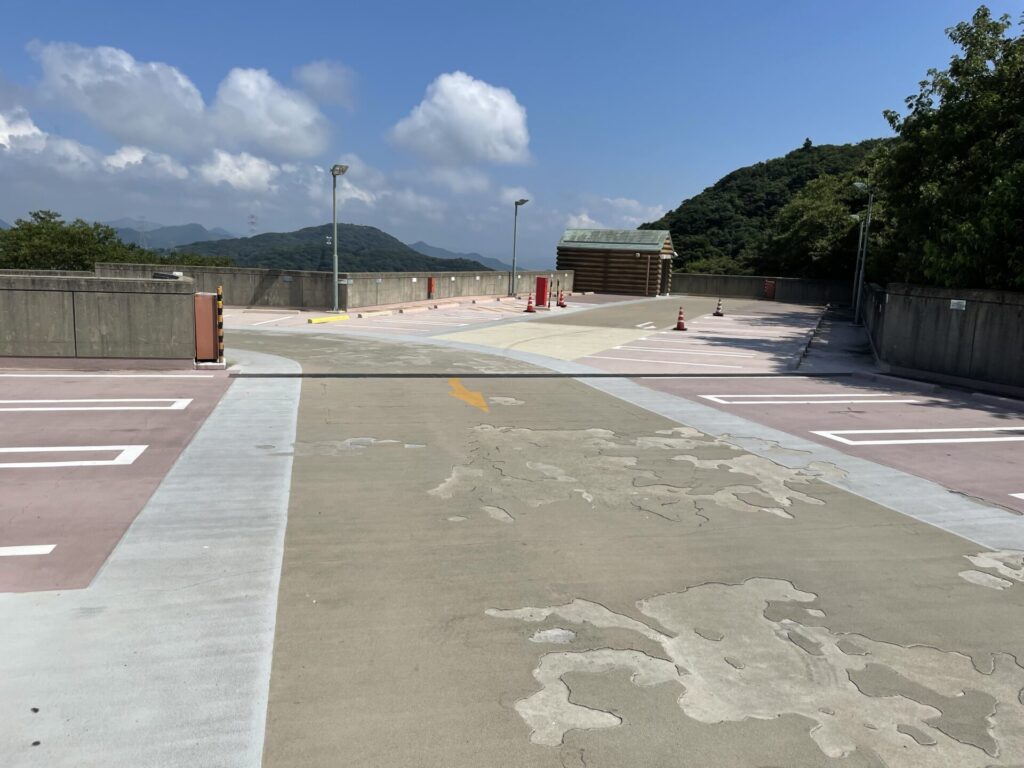 火の山公園の山頂の駐車場の屋上