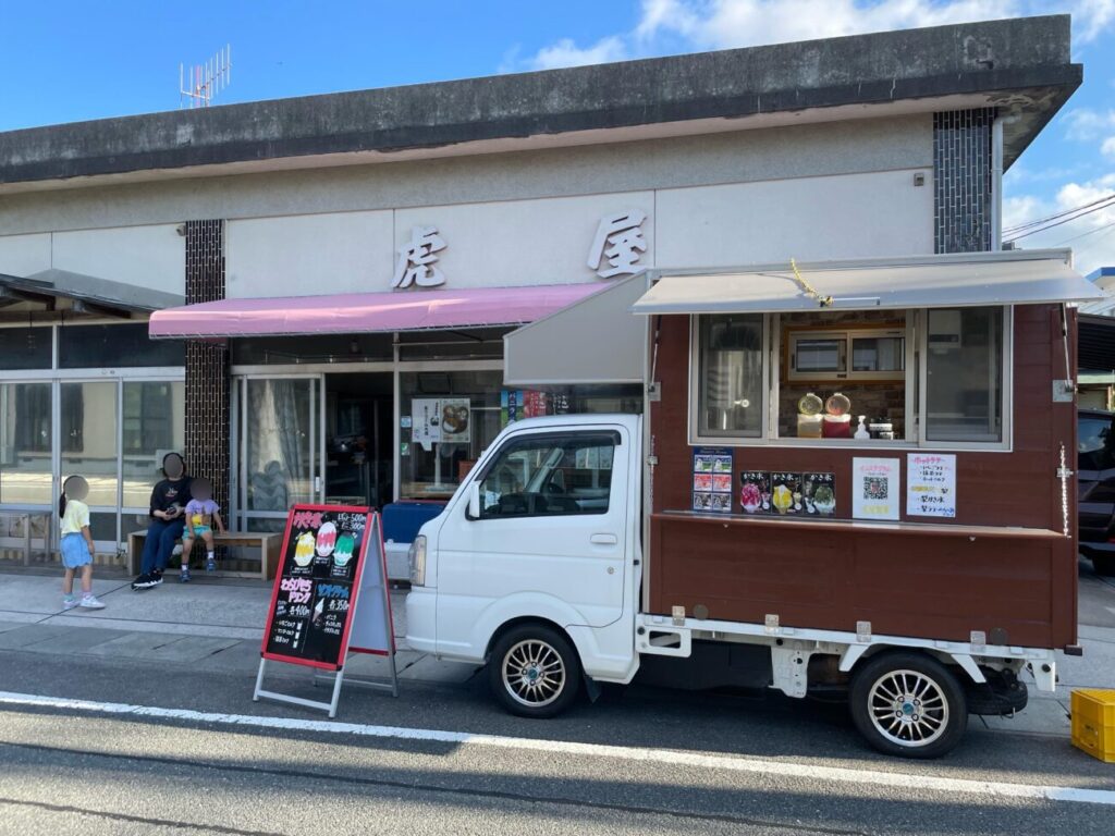虎屋のお店の前の風景