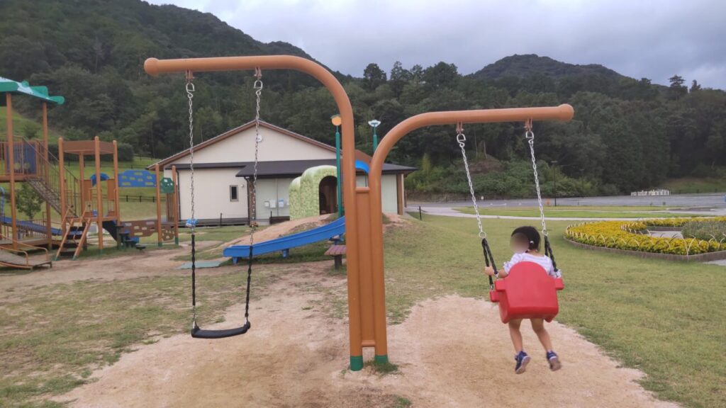 陶芸の村公園のブランコ