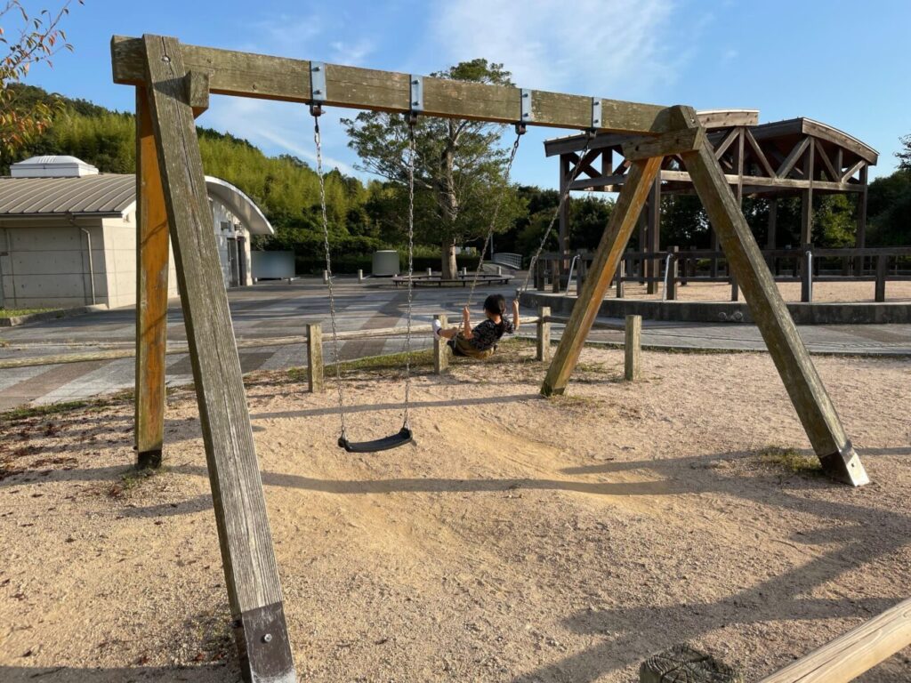 藤尾山公園の遊具広場のブランコ
