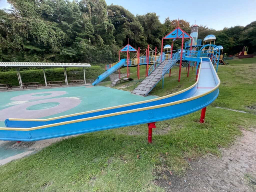 長門市総合公園の複合遊具