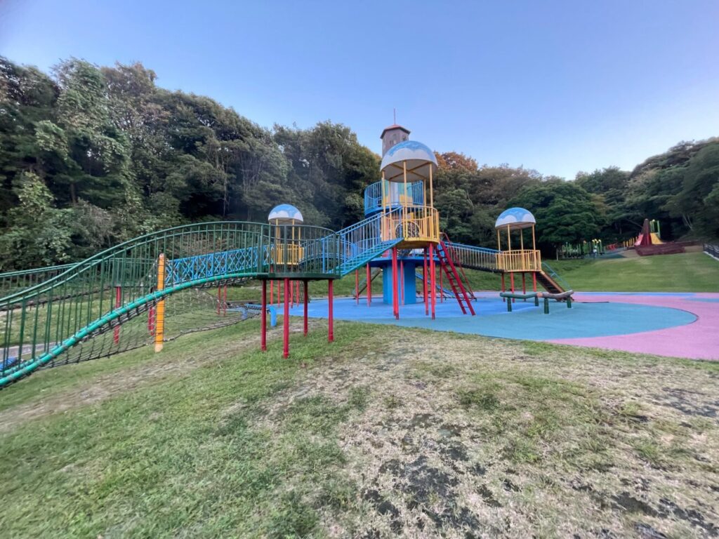 長門市総合公園の複合遊具