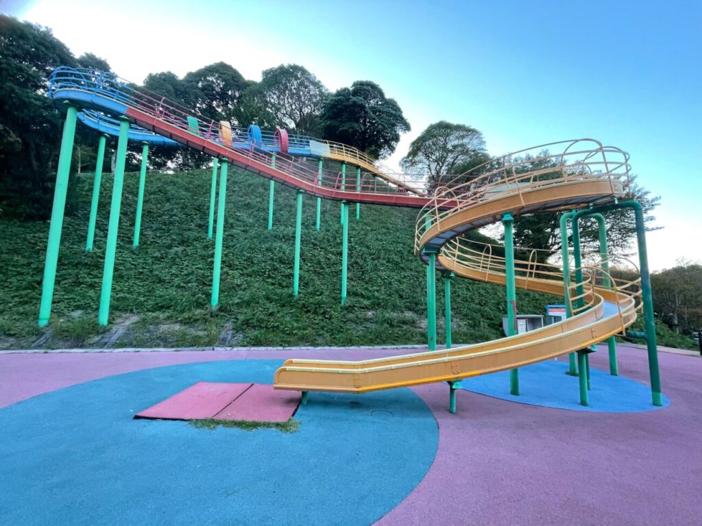 長門市総合公園の長いローラー滑り台