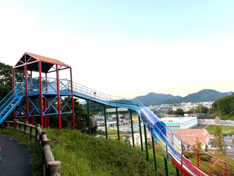 長門市総合公園の長いローラー滑り台