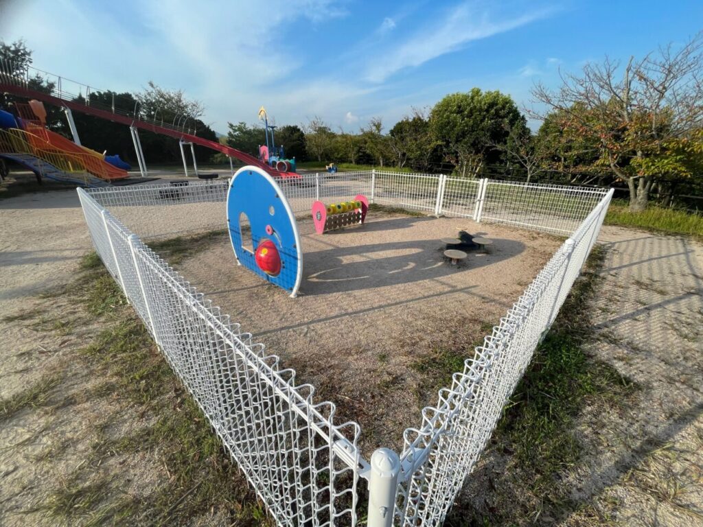 藤尾山公園の遊具広場の幼児向け遊具