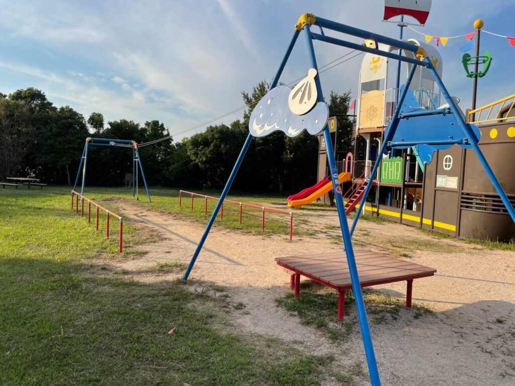 藤尾山公園の遊具広場のターザンロープ