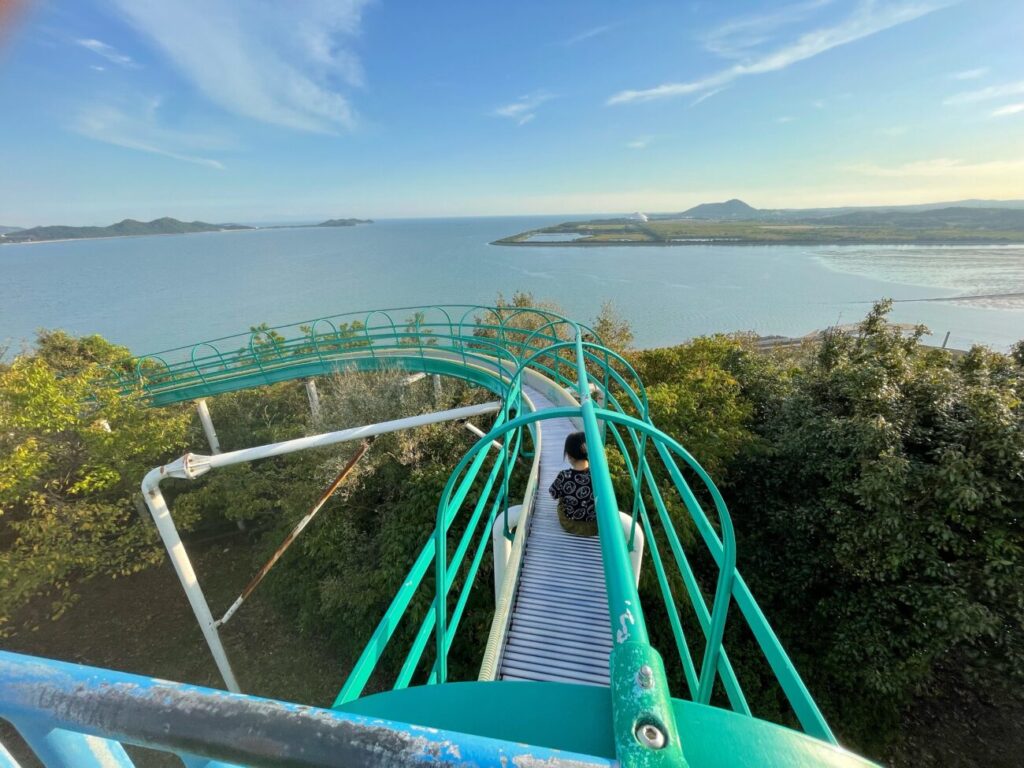 藤尾山公園の長いローラー滑り台からの絶景