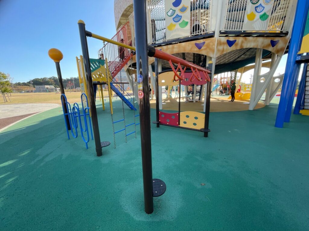 愛宕山ふくろう公園の遊具