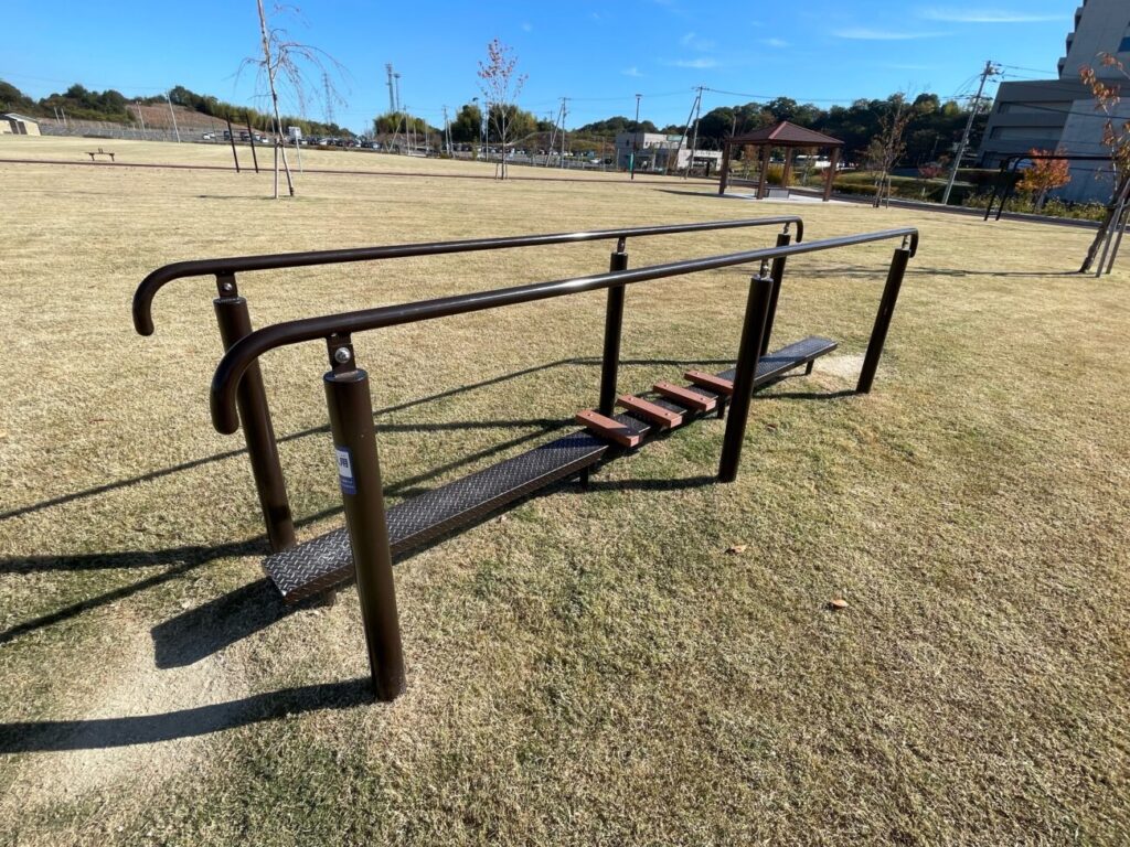 愛宕山ふくろう公園の遊具