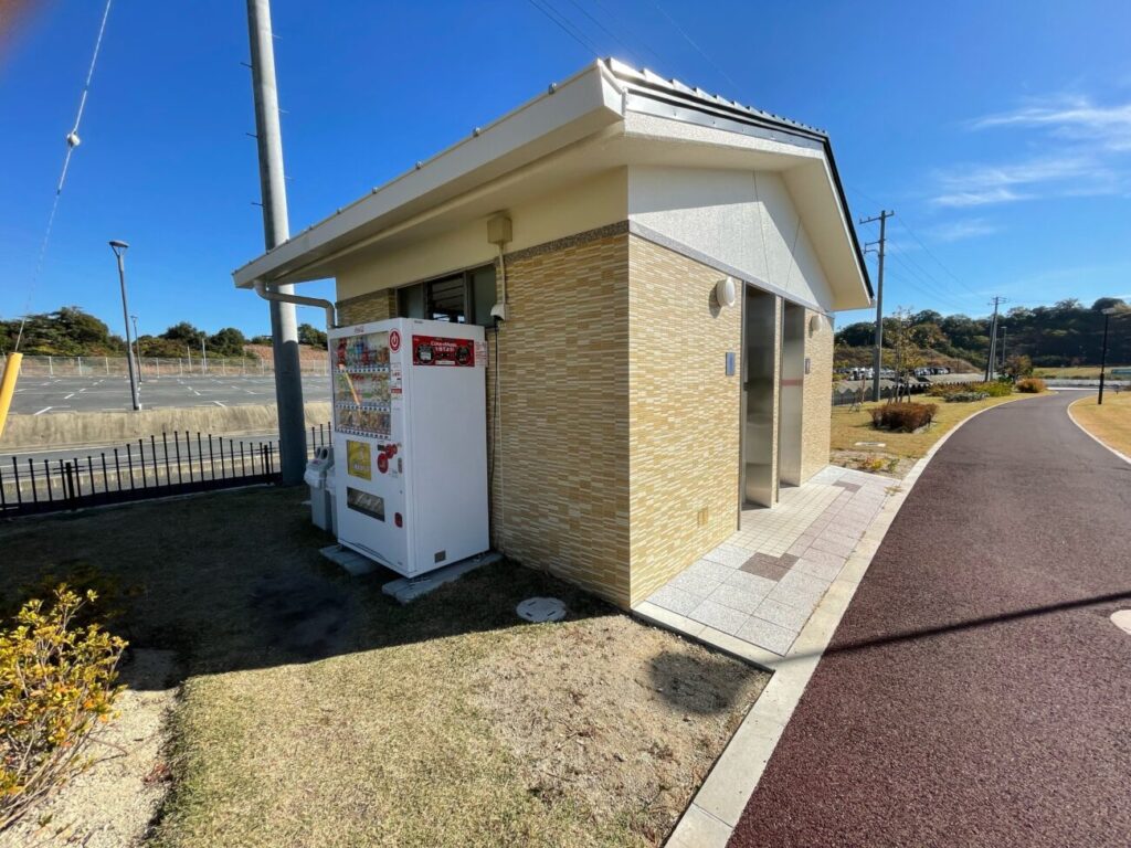 愛宕山ふくろう公園のトイレ