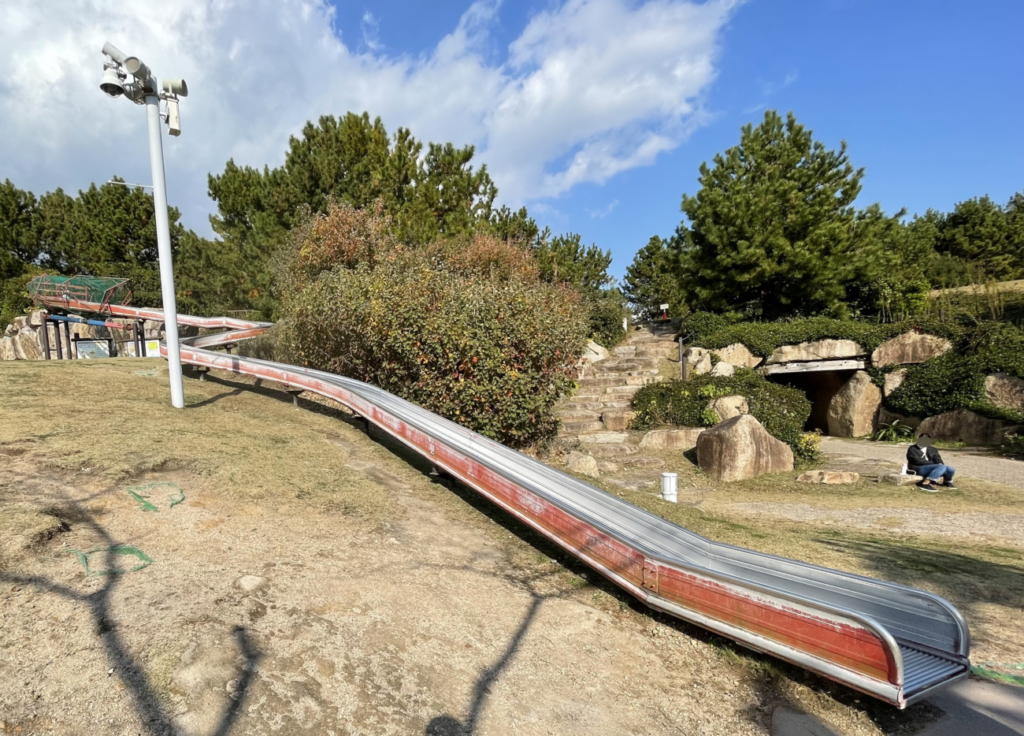 山口きらら博記念公園のトリムの広場のローラースライダー