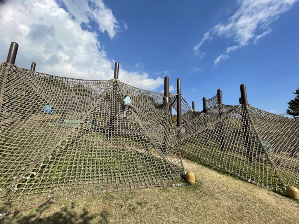 山口きらら博記念公園のトリムの広場のマウンテンネット