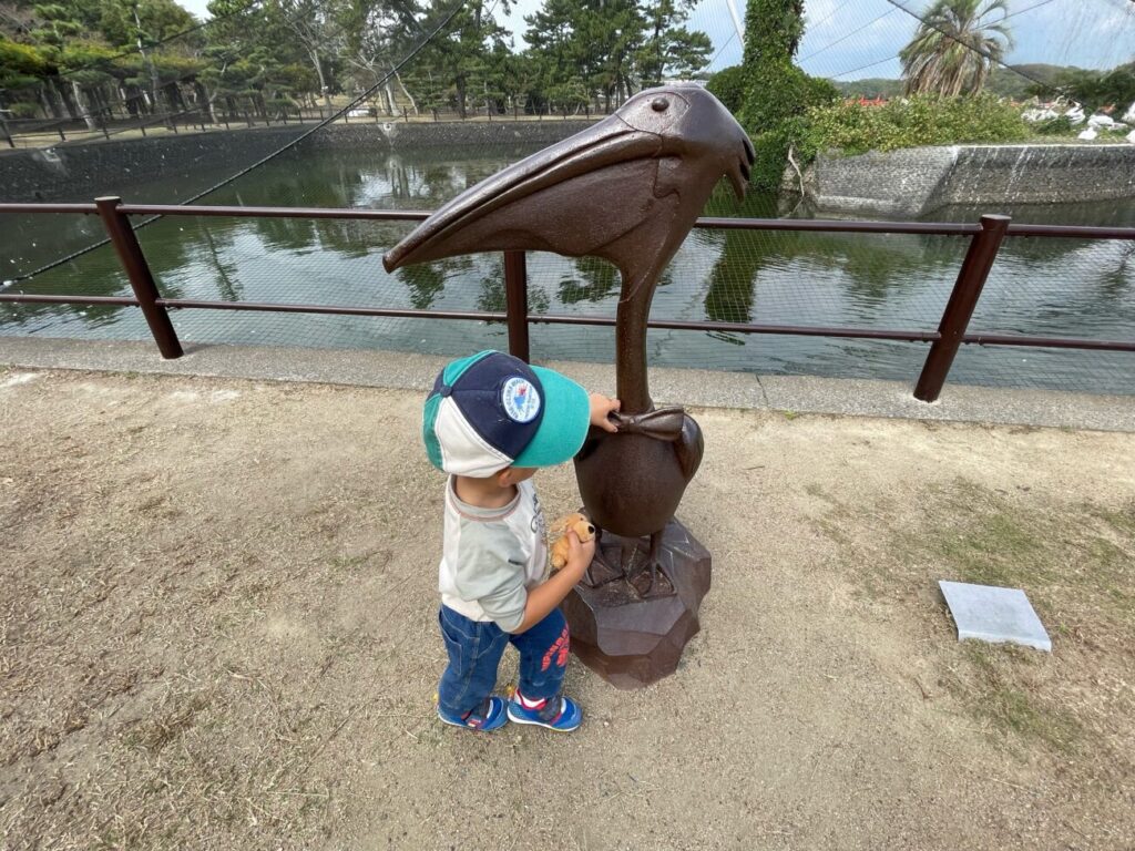 カッタ君の銅像
