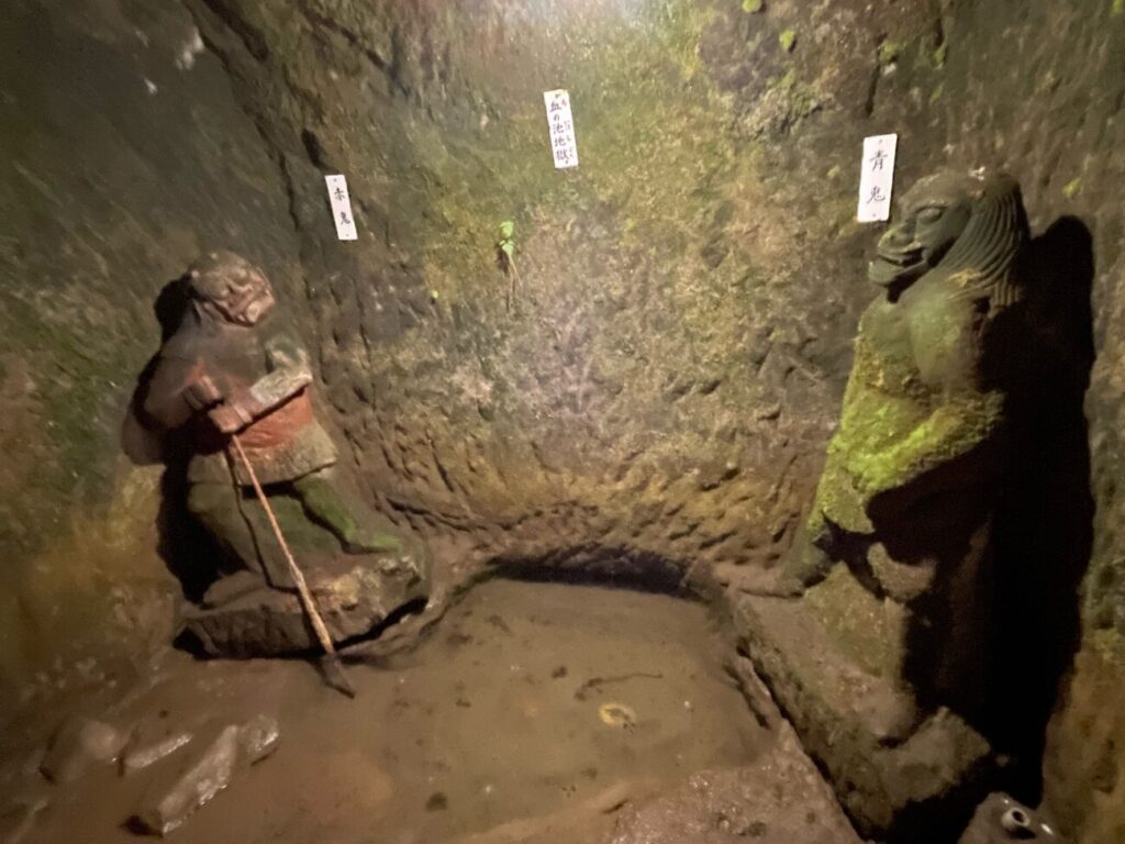 桂昌寺跡の地獄極楽の赤鬼と青鬼