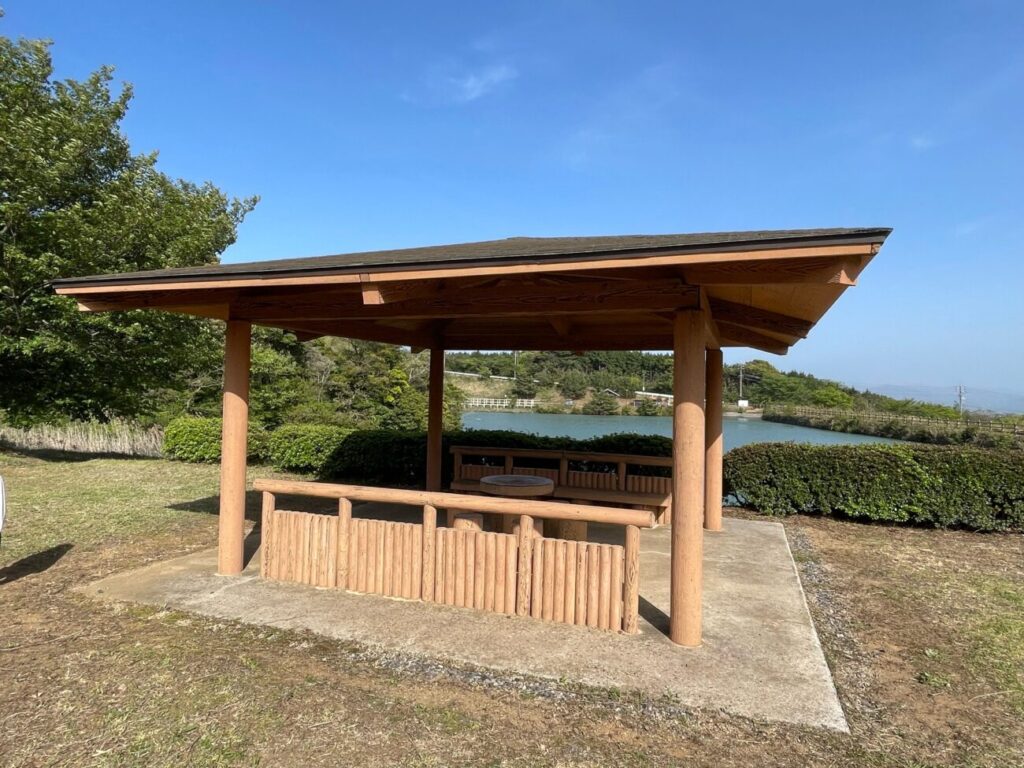 菅無田公園のあずまや