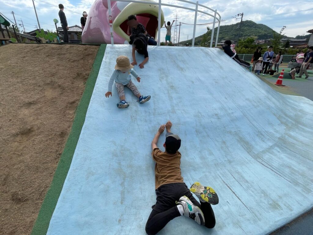ヤドン公園のヤドンの遊具