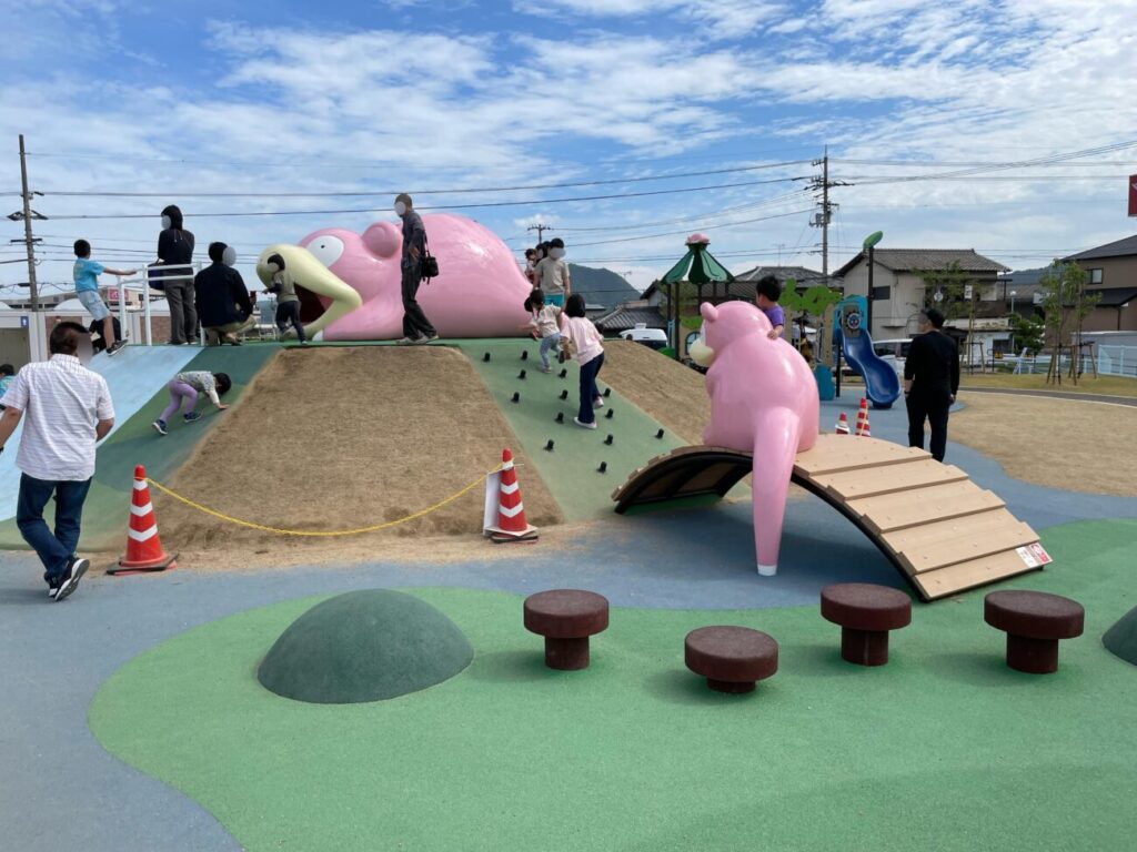 ヤドン公園のヤドンの遊具