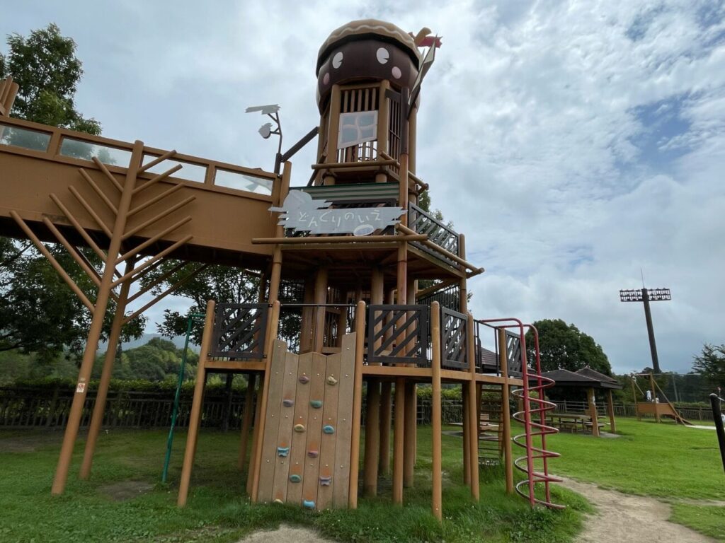 玖珂総合公園のこども広場のどんぐりの遊具