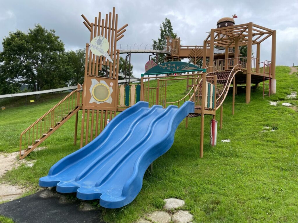 玖珂総合公園のこども広場のどんぐりの遊具