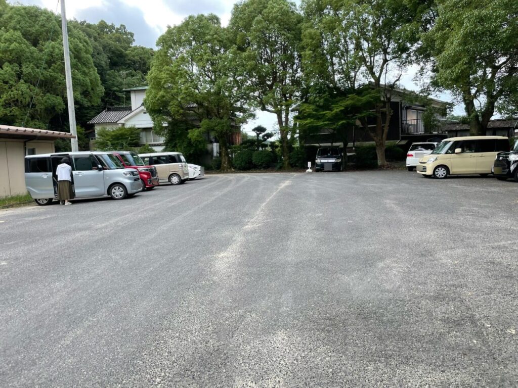 山口県宇部市の琴崎八幡宮の駐車場