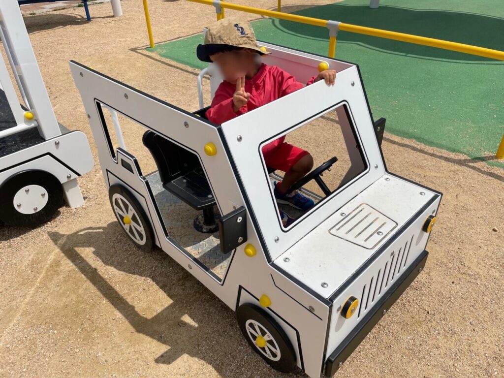 山口宇部ふれあい公園のトラックの遊具