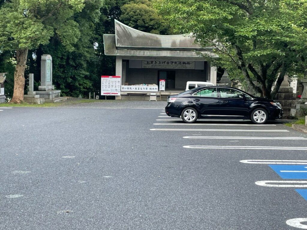 山口県宇部市の琴崎八幡宮の駐車場