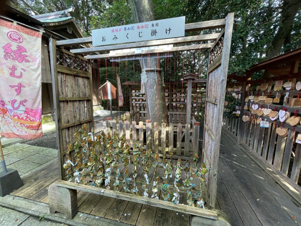 山口県宇部市の琴崎八幡宮のおみくじ掛け