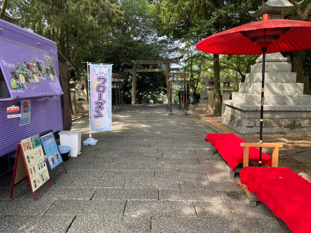 山口県宇部市の琴崎八幡宮の風鈴まつり期間中のキッチンカー