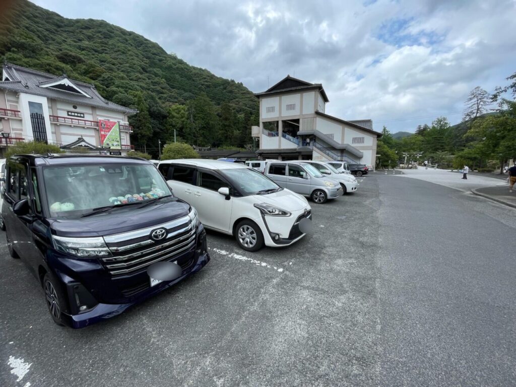 岩国シロヘビの館前の駐車場