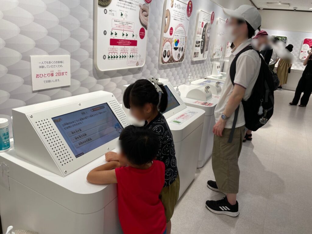 岩国シロヘビの館の中のゲーム