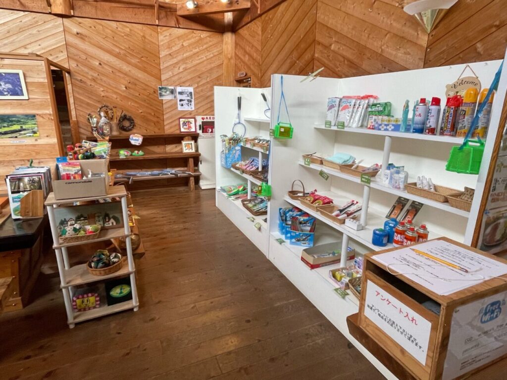 十種ヶ峰ウッドパークオートキャンプ場の管理棟の中