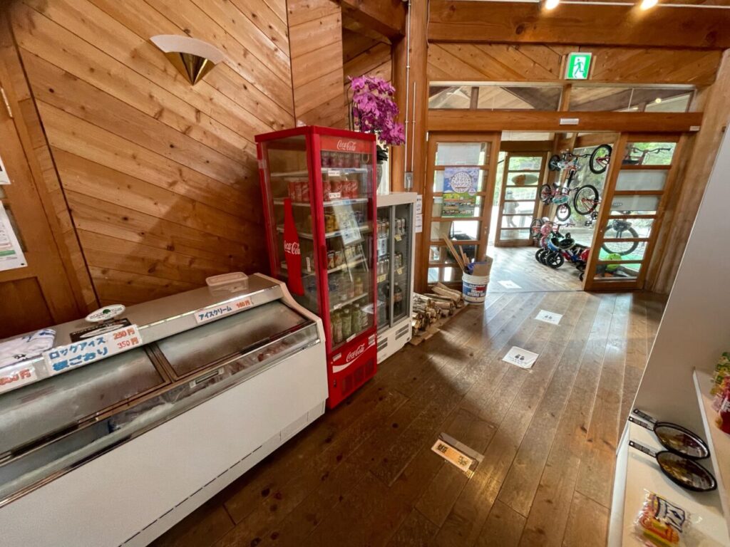 十種ヶ峰ウッドパークオートキャンプ場の管理棟