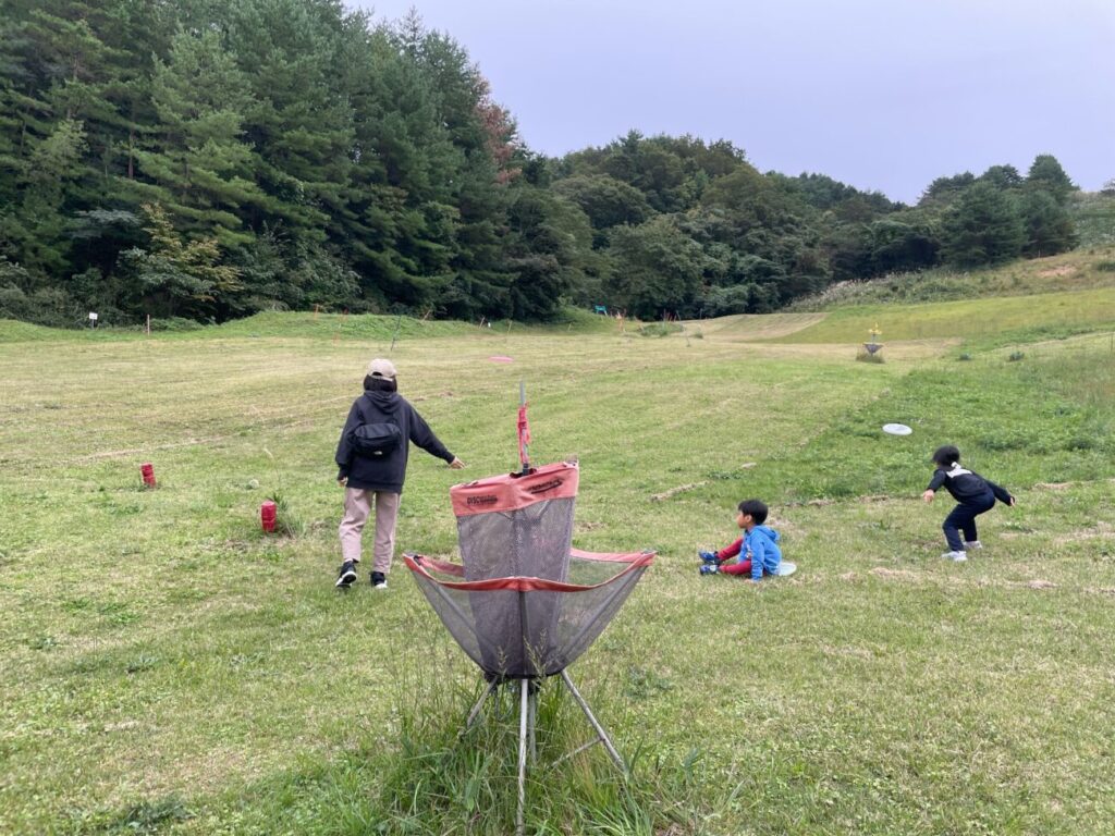 十種ヶ峰ウッドパークオートキャンプ場のゲレンデのディスクゴルフ
